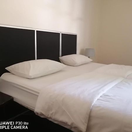 Rosebank Hostel Johannesburg Bagian luar foto