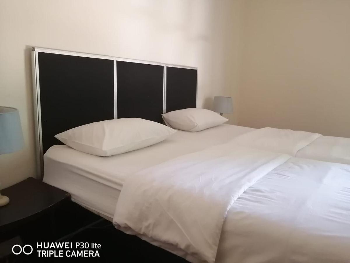Rosebank Hostel Johannesburg Bagian luar foto
