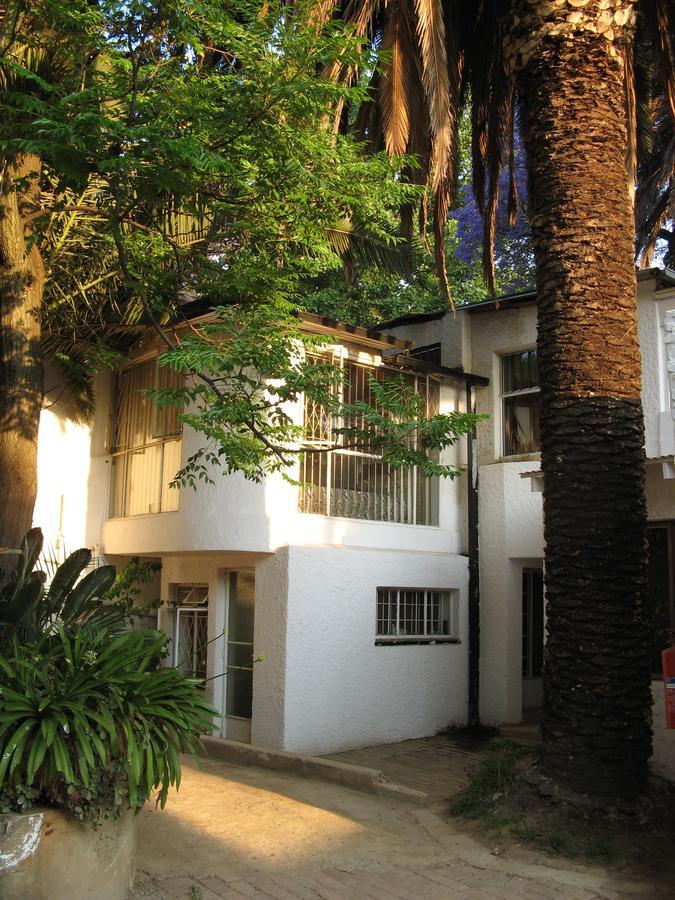 Rosebank Hostel Johannesburg Bagian luar foto
