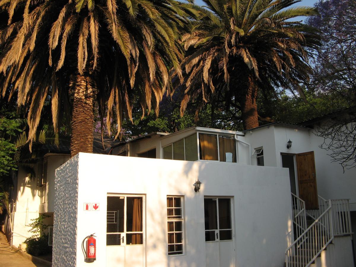 Rosebank Hostel Johannesburg Bagian luar foto